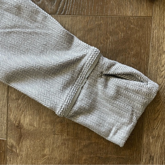 Lululemon Gray Herringbone Quarter-Zip Jacket in Size 10 - Picture 9 of 14